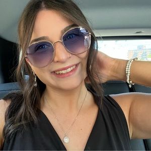 Meet your Posher, Caitlin